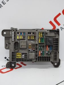 2007 - 2014 BMW E70 X5 REAR TRUNK MOUNTED FUSE BOX 693168704 