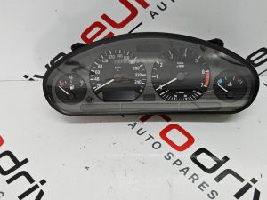 BMW E36 316i 318i 318is 4 CYL KM/H INSTRUMENT CLUSTER SPEEDOMETER TACHOMETER 62118363746