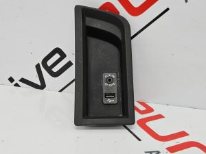 BMW 3 SERIES AUX PORT  2.0L AUTO DSL 320D F30 2013 AUX PORT 105026813