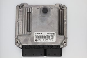 BMW SERIES F30 320D ENGINE ECU DME  DDE 8574093
