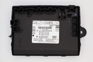 Mercedes-Benz W221 S-Class  Door Control Unit Module A2218709686